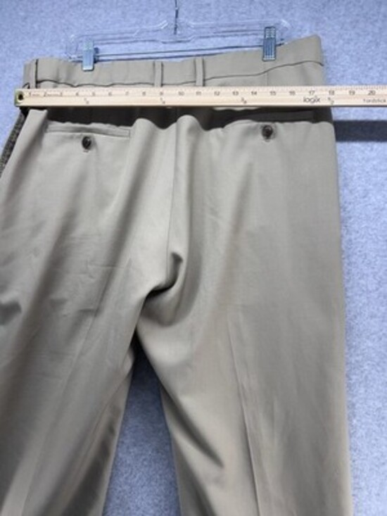 Hagger Mens Khakis Size 36x30 Classic Fit Beige Buttons Belt Loops Vietnam - Picture 9 of 11